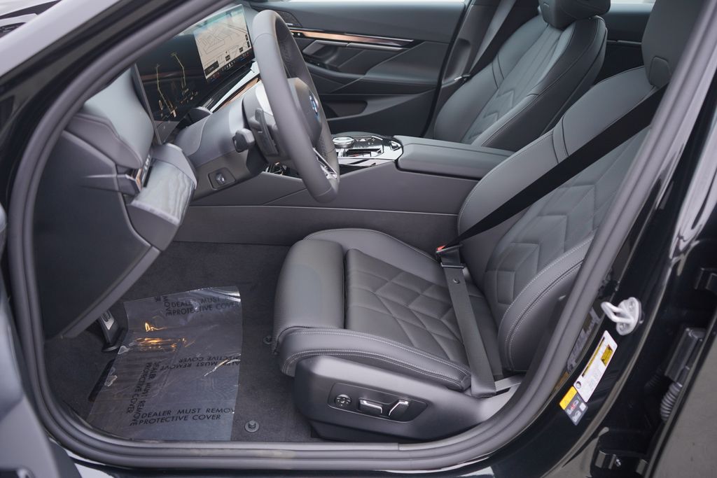 Thumbnail: 2026 BMW i5 - 9