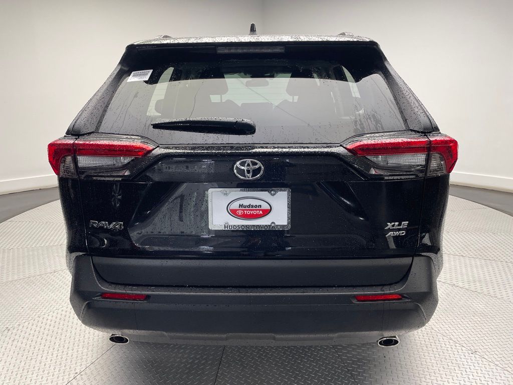 2025 Toyota RAV4 XLE 6