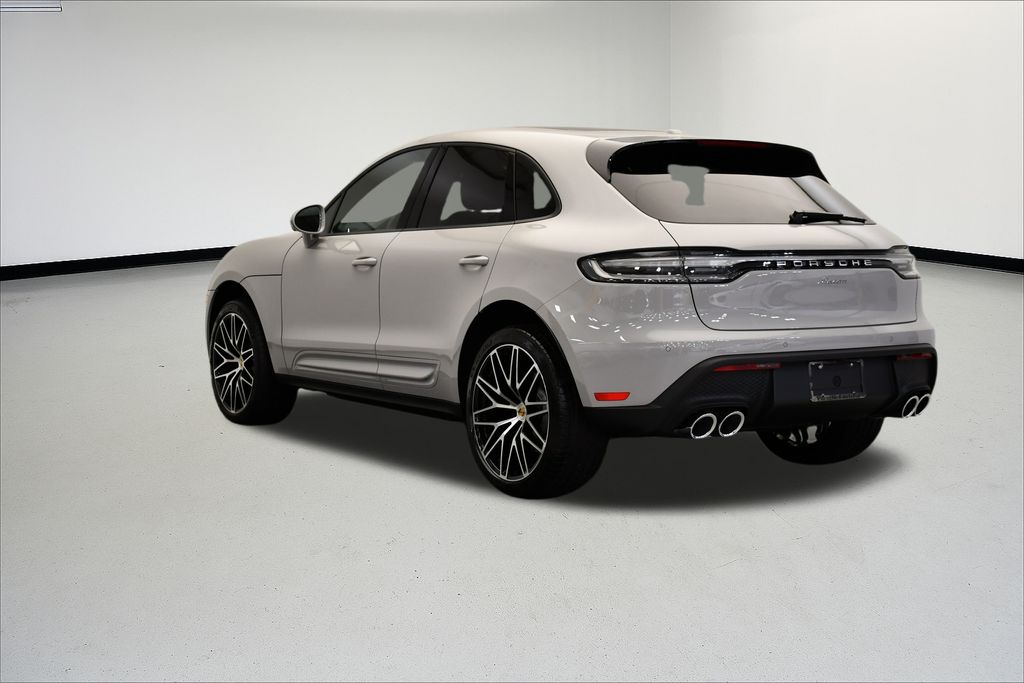 Thumbnail: 2026 Porsche Macan - 3