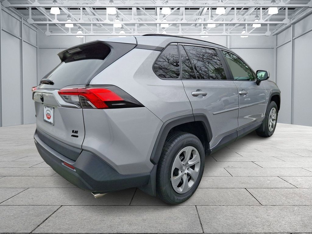 2021 Toyota RAV4 LE 4