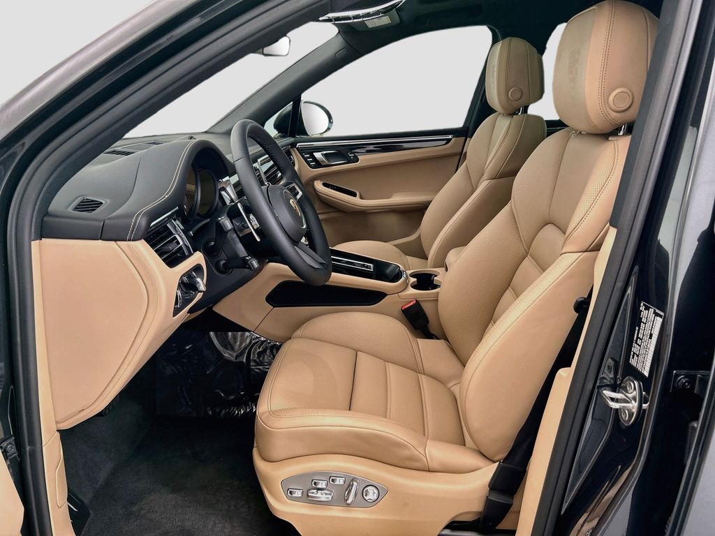 Thumbnail: 2026 Porsche Macan - 5