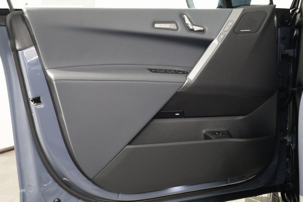 Thumbnail: 2026 BMW iX - 7