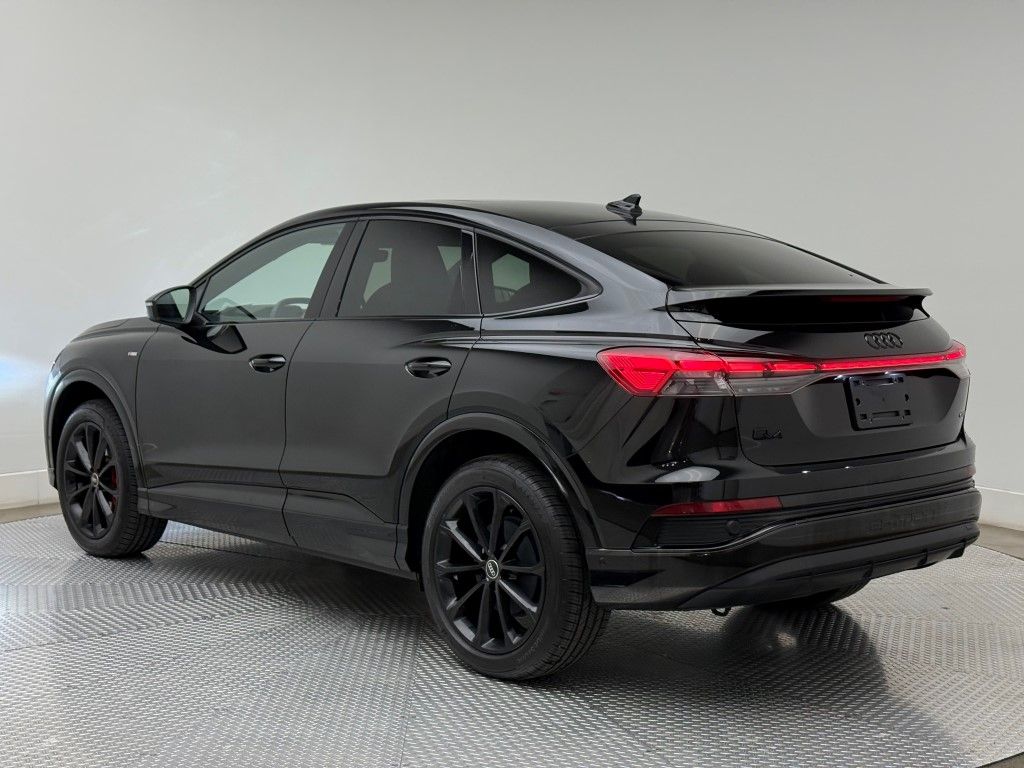 Thumbnail: 2022 Audi Q4 e-tron - 9