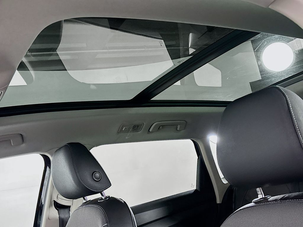 2025 Volkswagen Taos 1.5T SE Black