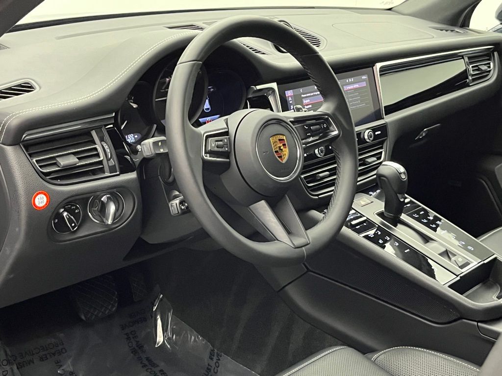 Thumbnail: 2022 Porsche Macan - 4