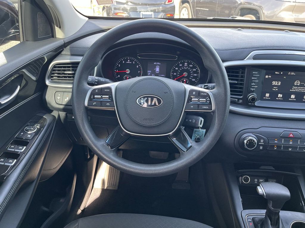 2020 Kia Sorento LX 16