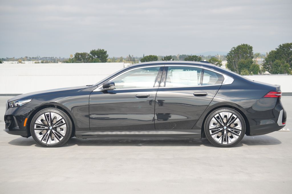 Thumbnail: 2026 BMW i5 - 4