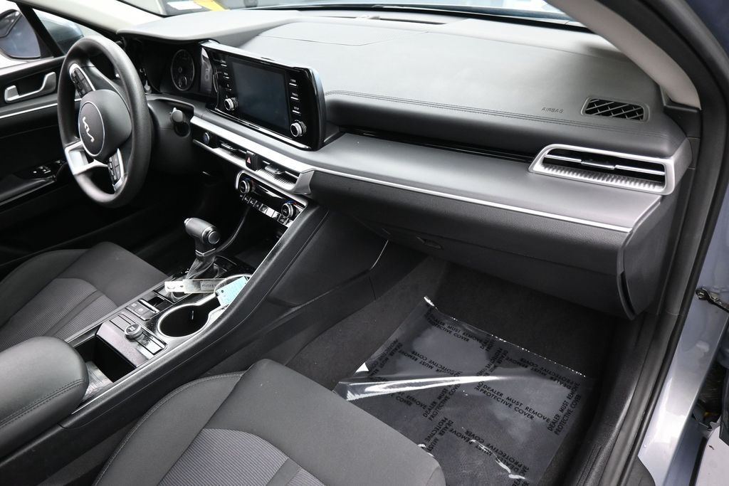 Used 2024 Everlasting Silver Kia LXS image 39