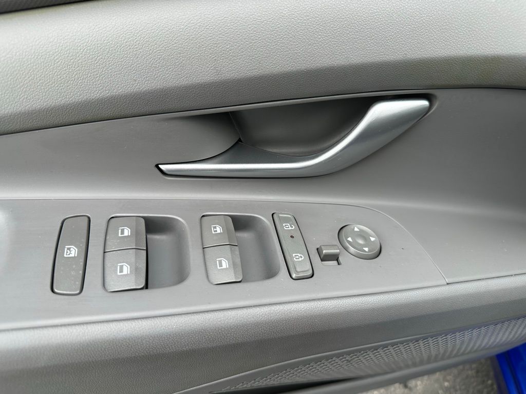 Used 2024 Blue Hyundai SE image 13