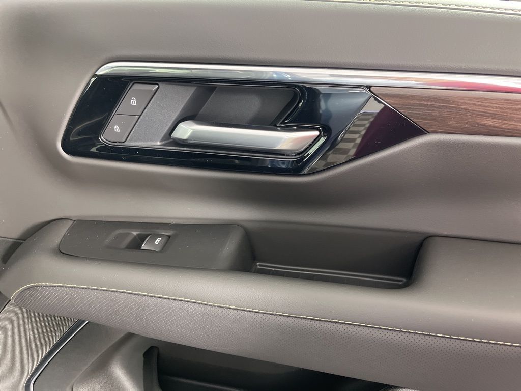 Thumbnail: 2026 Chevrolet Suburban - 9