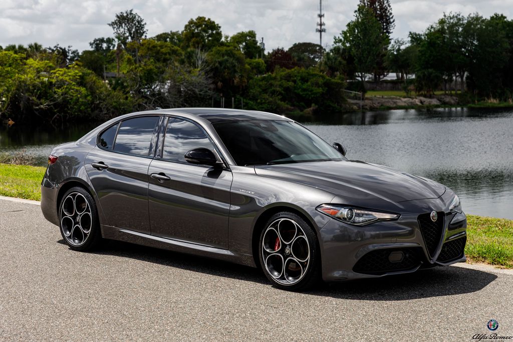 Vesuvio Gray Metallic 2022 Alfa Romeo Giulia Veloce RWD Sedan Rear-Wheel Drive 8-Speed Automatic