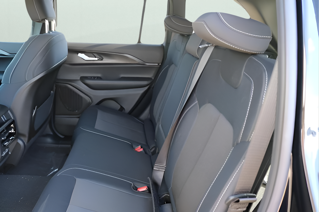 New Car 2025 Jeep Grand Cherokee  Laredo X For Sale In Austin, Texas
