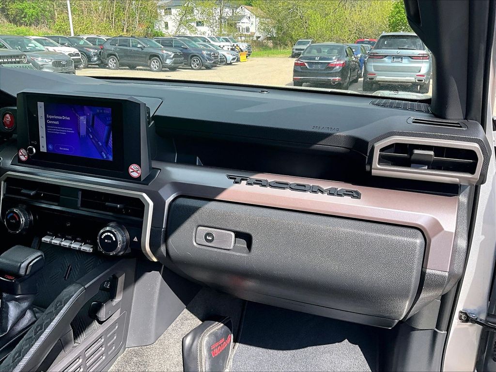 2024 Toyota Tacoma — photo 13