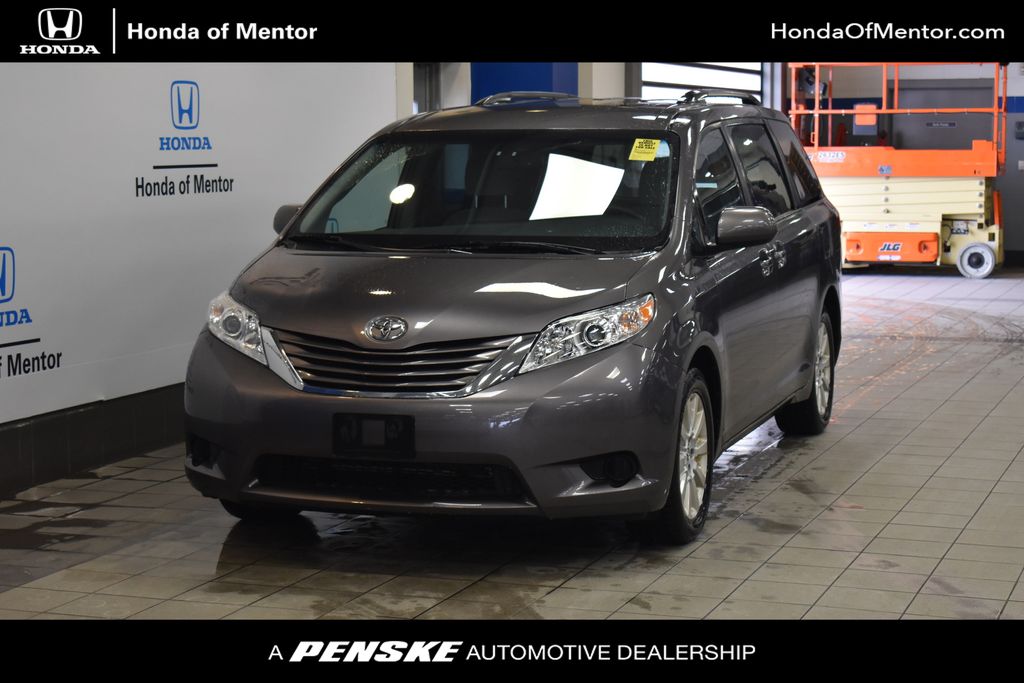 2015 Toyota Sienna LE -
                Mentor, OH