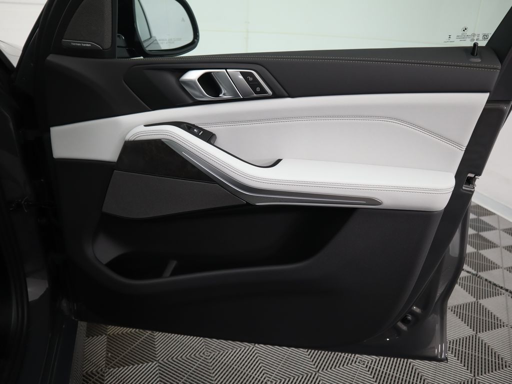 Thumbnail: 2026 BMW X5 - 26