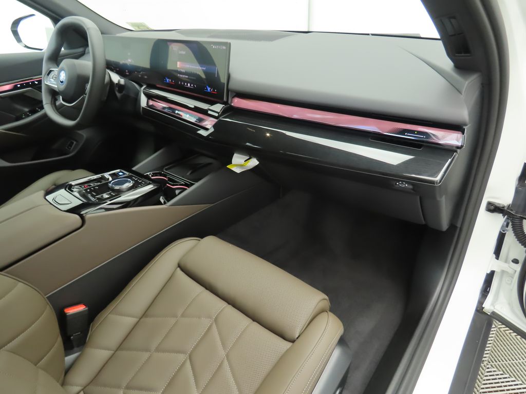 Thumbnail: 2026 BMW i5 - 19