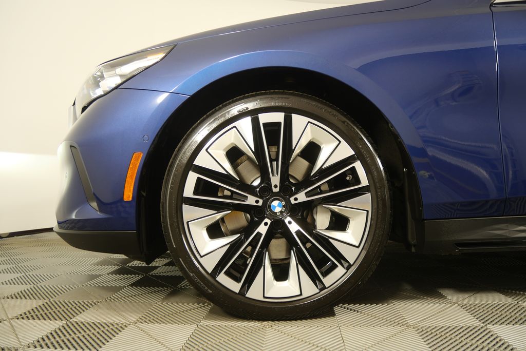 Thumbnail: 2025 BMW 5 Series - 7