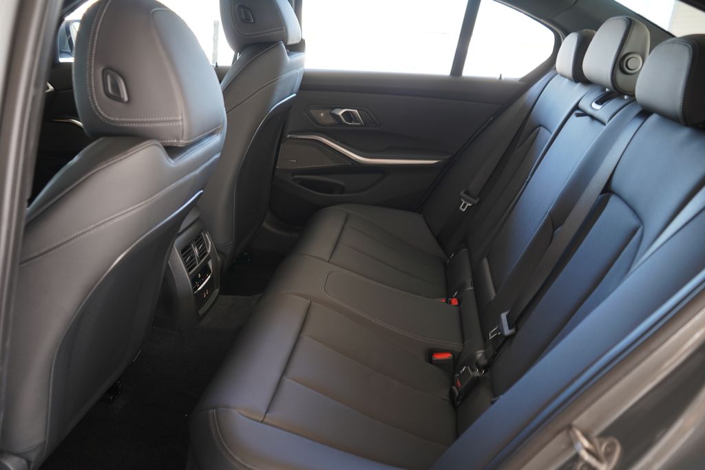 Thumbnail: 2026 BMW 3 Series - 11