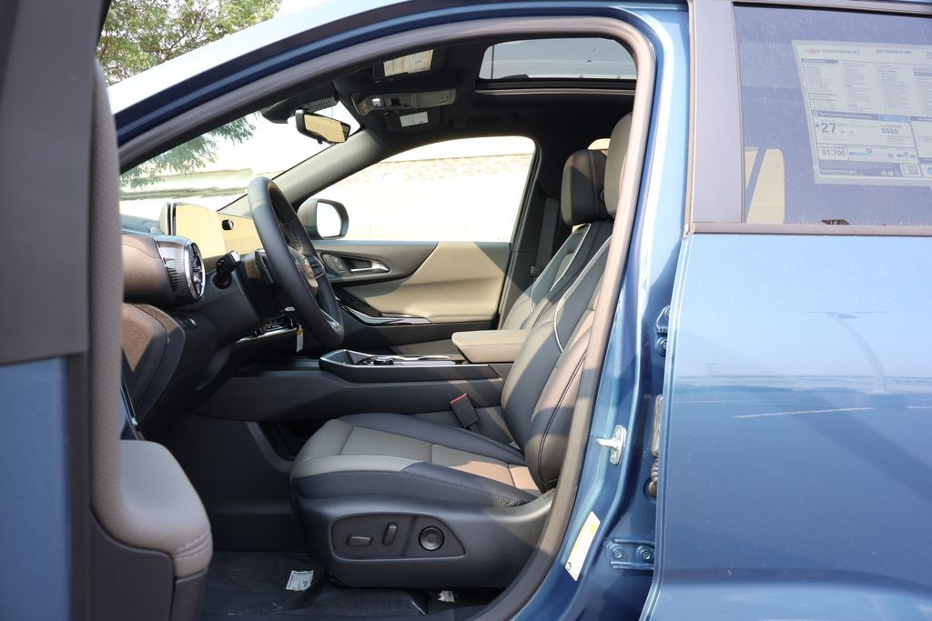 Thumbnail: 2027 Chevrolet Equinox - 14