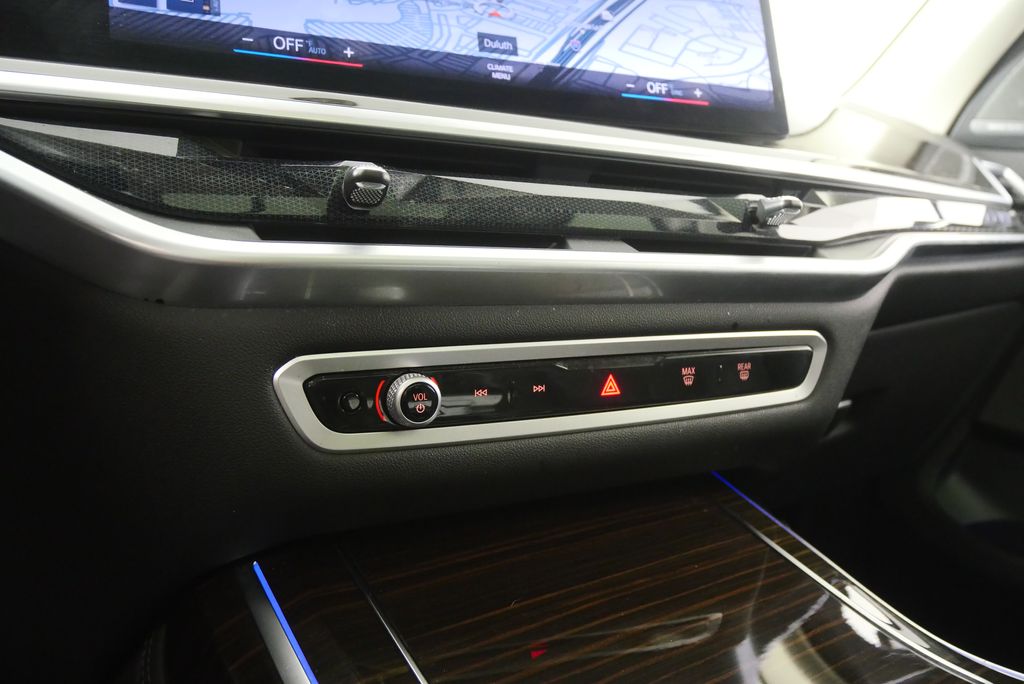 Thumbnail: 2023 BMW X7 - 25