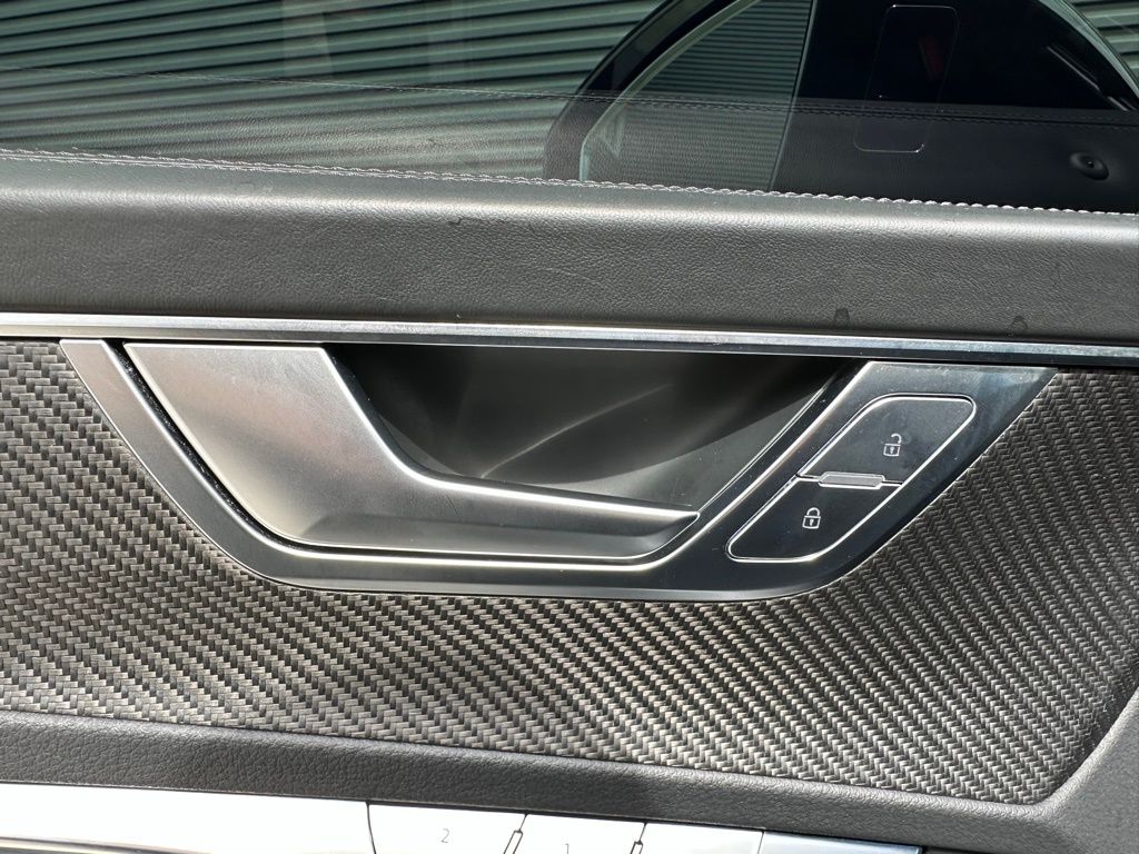 Thumbnail: 2021 Audi RS 6 - 19