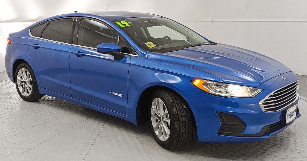 Blue Metallic 2019 Ford Fusion Hybrid Sedan Front-Wheel Drive Continuously Variable Transmission