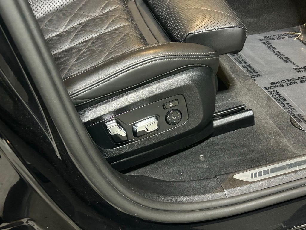 Used 2024 Black Sapphire Metallic BMW xDrive40i image 37