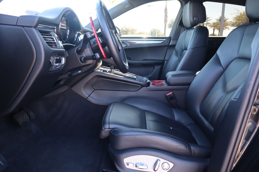 Thumbnail: 2024 Porsche Macan - 17