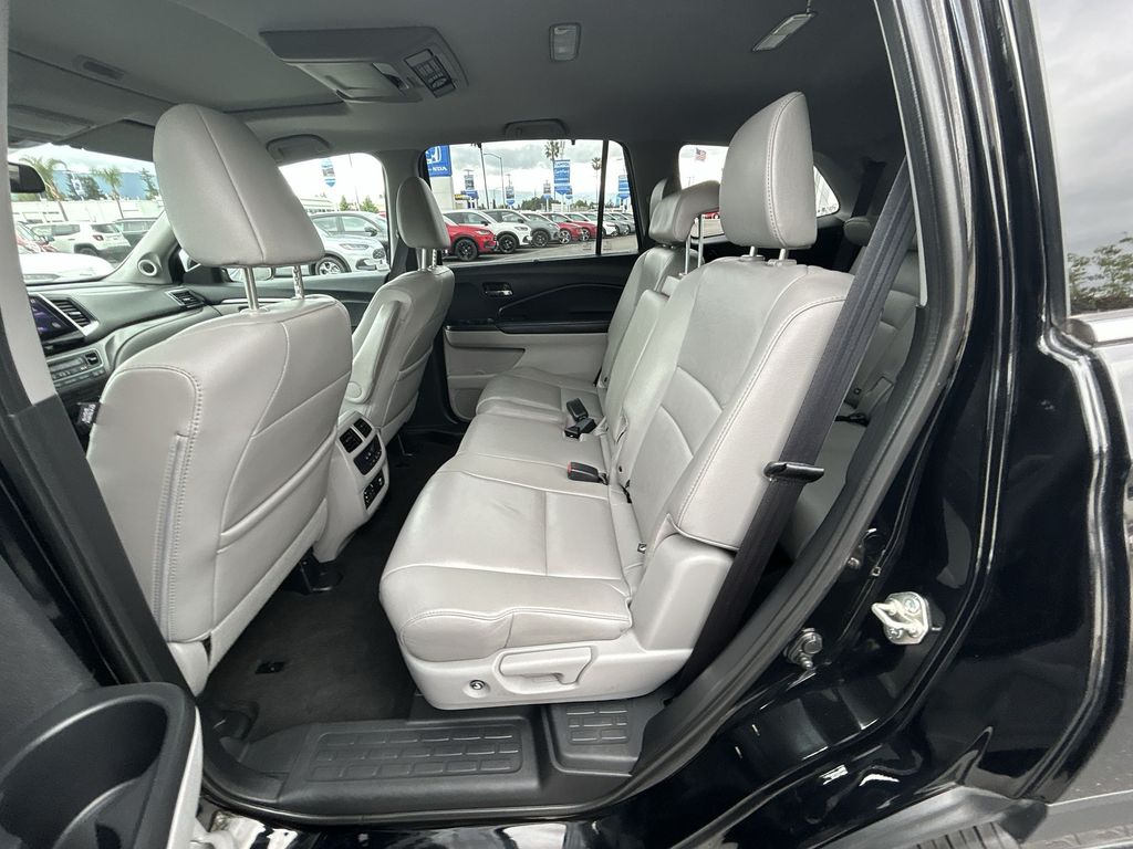 Thumbnail: 2017 Honda Pilot - 23