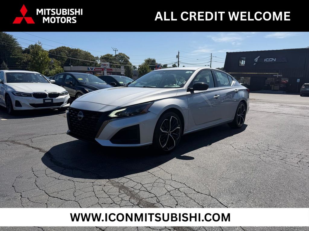 Brilliant Silver Metallic 2024 Nissan Altima Sedan Front-Wheel Drive Continuously Variable Transmission