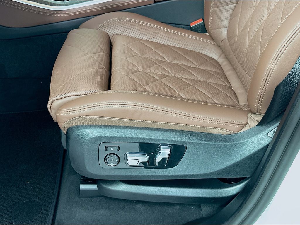 Thumbnail: 2026 BMW X5 - 21