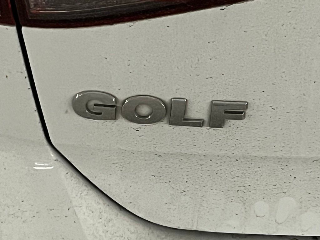 2015 Volkswagen Golf  32