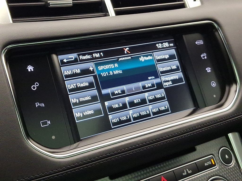 Thumbnail: 2016 Land Rover Range Rover Sport - 18