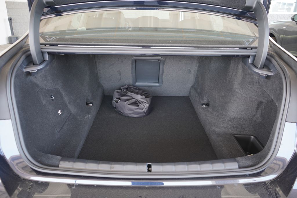 Thumbnail: 2025 BMW 7 Series - 21