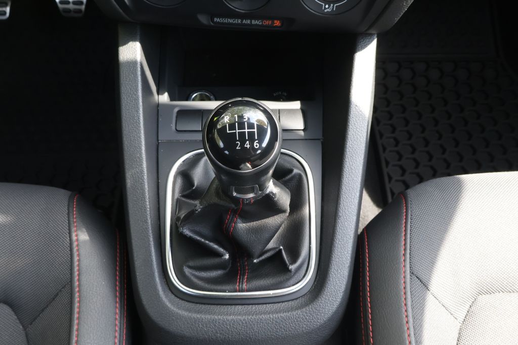 Thumbnail: 2013 Volkswagen Jetta - 17