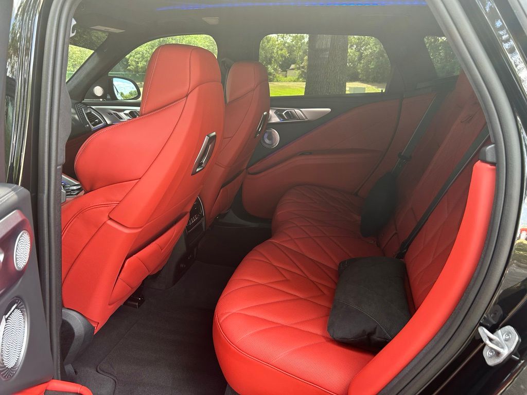 2023 BMW XM  12