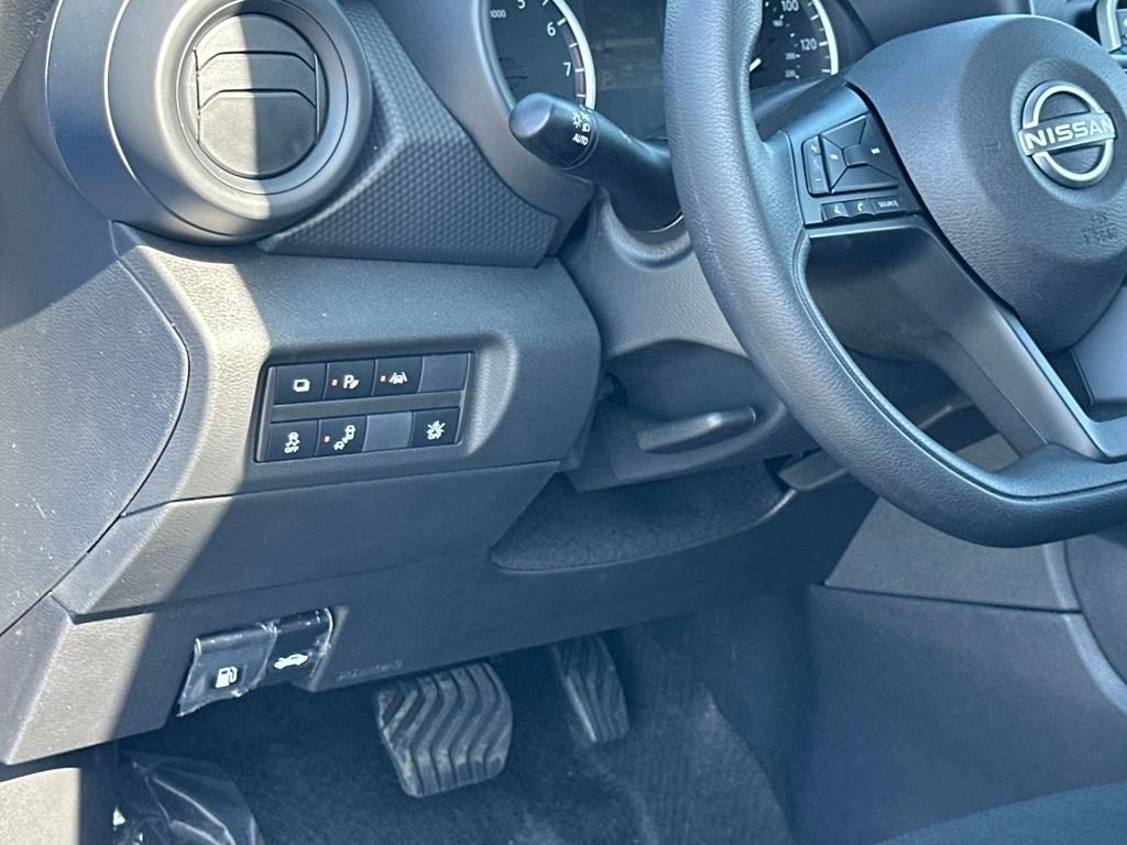 2025 Nissan Kicks S photo