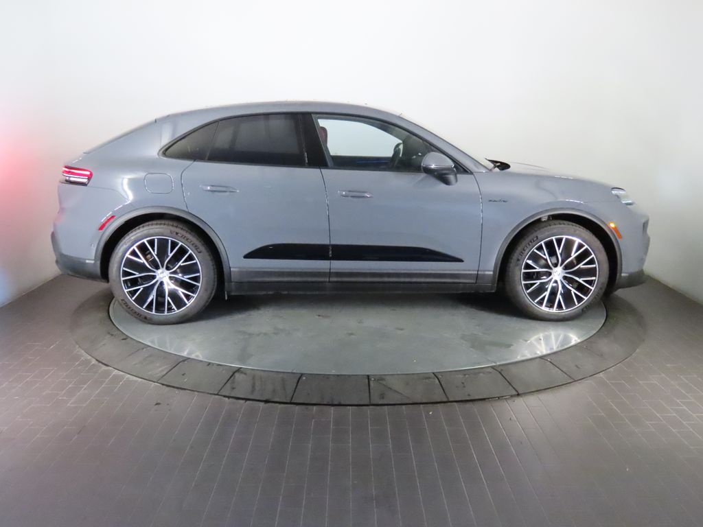 Thumbnail: 2025 Porsche Macan - 8