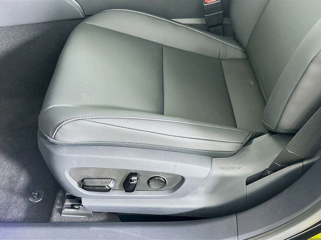 2025 Lexus ES Hybrid 300h 21