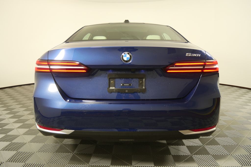 Thumbnail: 2025 BMW 5 Series - 4