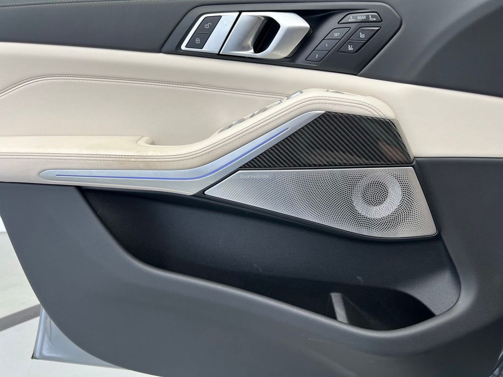 Thumbnail: 2025 BMW X7 - 23