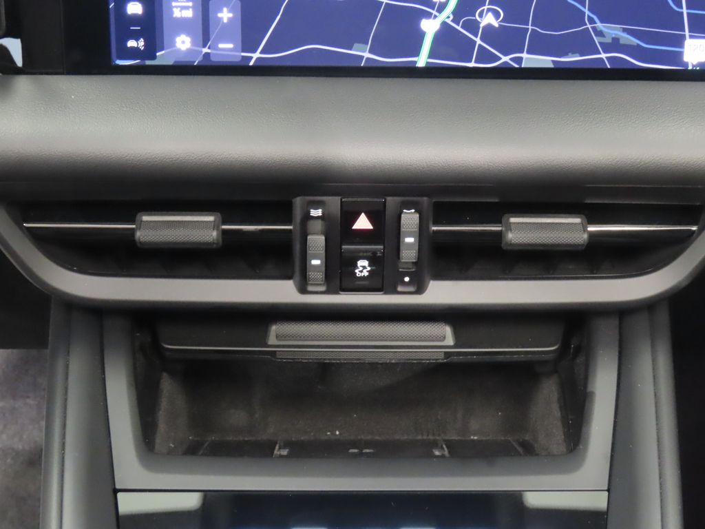 Thumbnail: 2024 Porsche Macan - 28