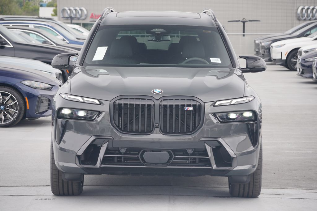 2025 BMW X7 M60i 2