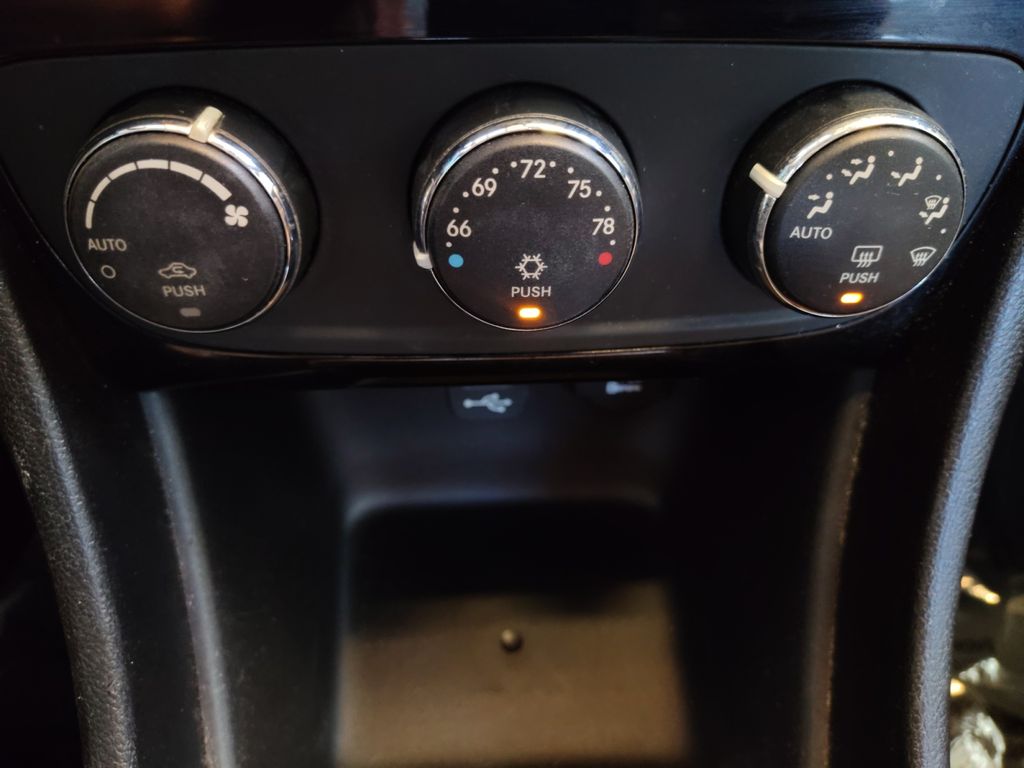 Used Car 2011 Chrysler 200  Limited For Sale Under $10,000 In Austin, Texas