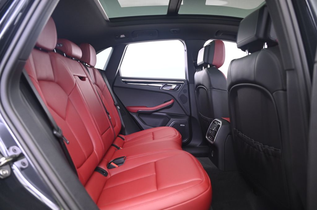 Thumbnail: 2025 Porsche Macan - 18