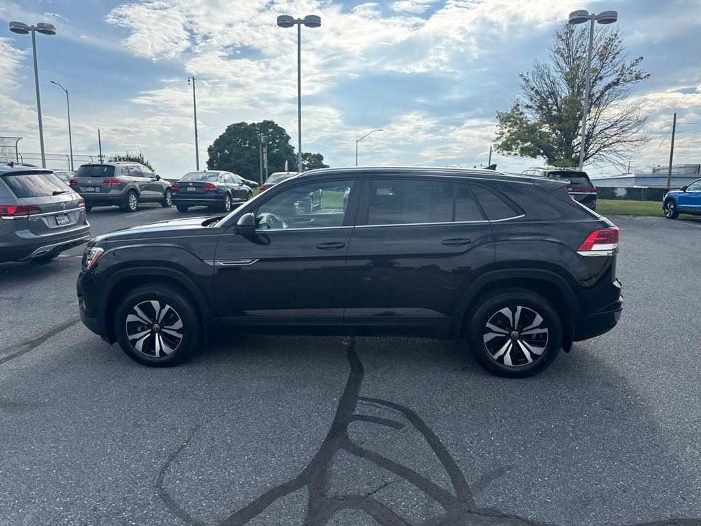 2024 Volkswagen Atlas Cross Sport 2.0T SE Black at Subaru and VW of Moon Township