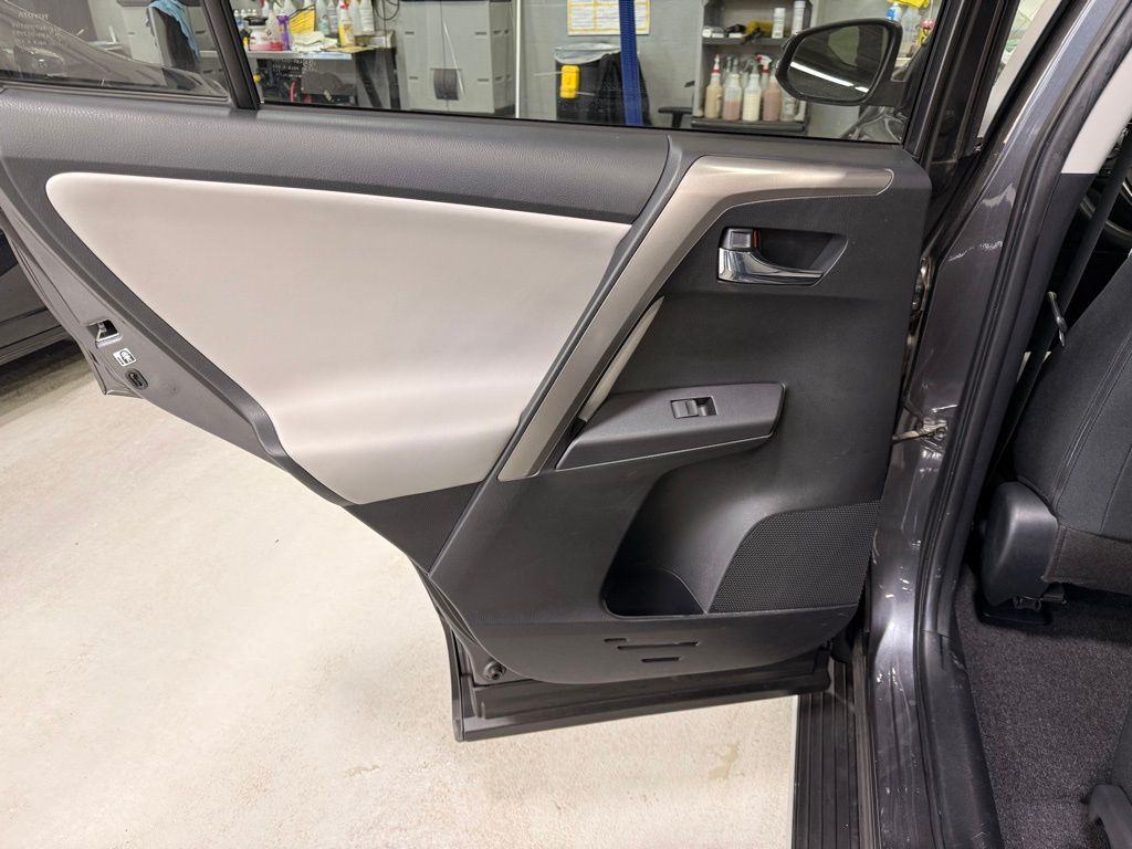 Thumbnail: 2018 Toyota RAV4 - 19