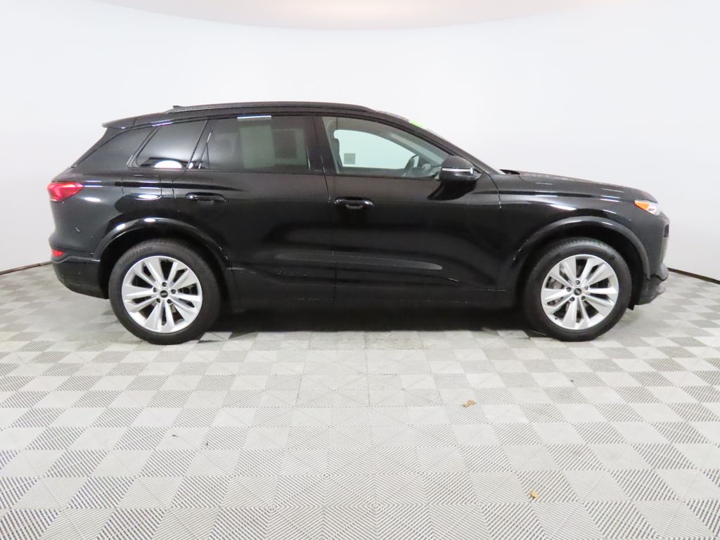 Thumbnail: 2025 Audi Q6 e-tron - 6