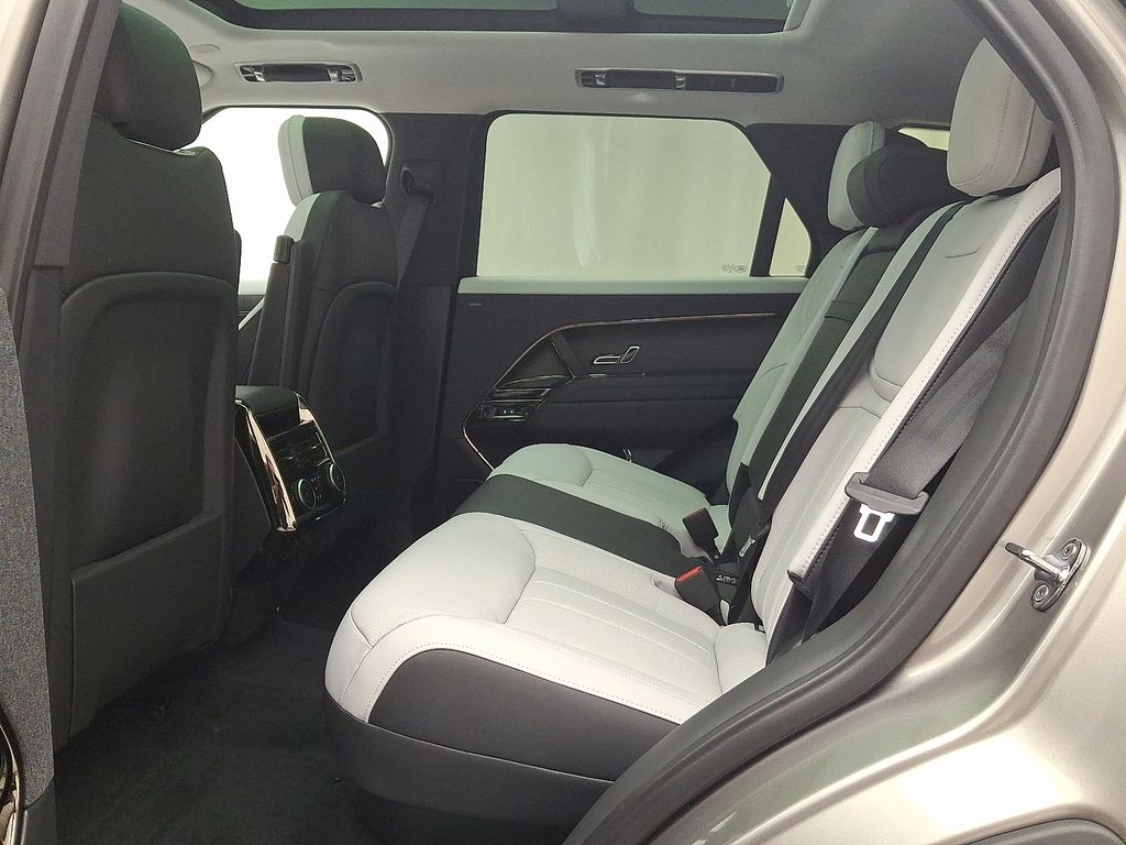 Thumbnail: 2026 Land Rover Range Rover Sport - 6