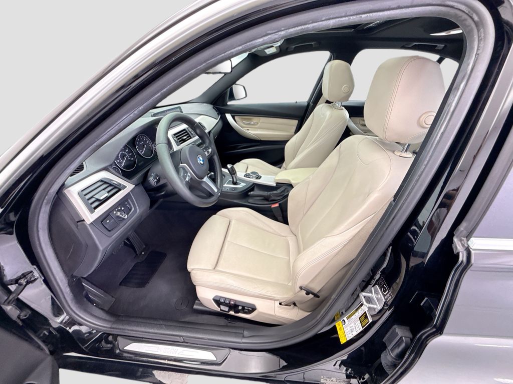 Thumbnail: 2015 BMW 3 Series - 18